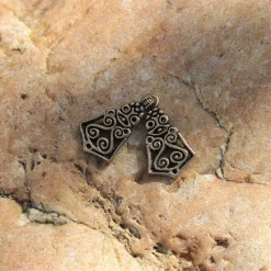 Avarian Cloak Clasp, Bronze