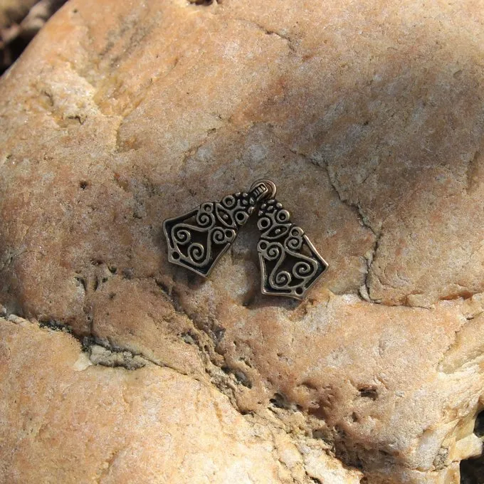Avarian Cloak Clasp, Bronze - Image 4