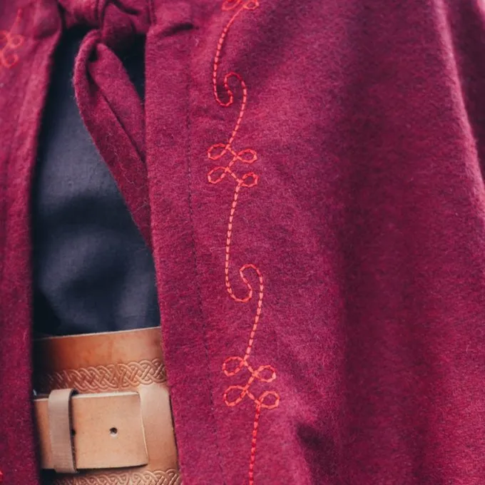 Leonardo Carbone Embroidered Cloak Damia, Red - Image 3